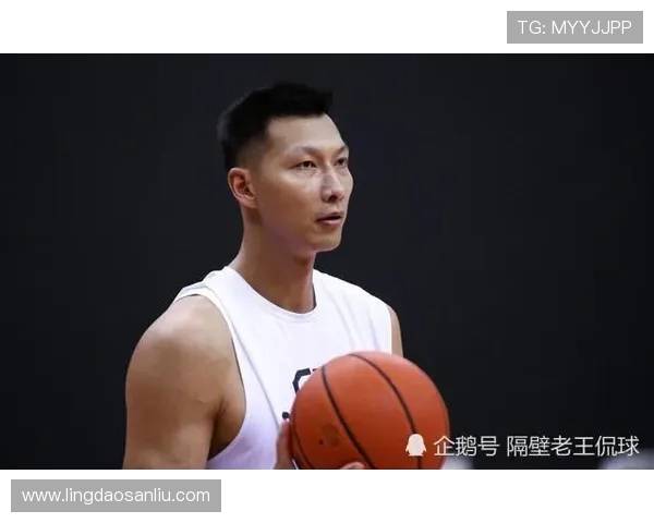 足球明星亲自洗鞋视频曝光引发球迷热议与感动