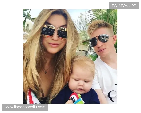 足球明星丁丁与女友的甜蜜生活揭秘及其背后的爱情故事 足球明星丁丁与女友的甜蜜生活揭秘及其背后的爱情故事