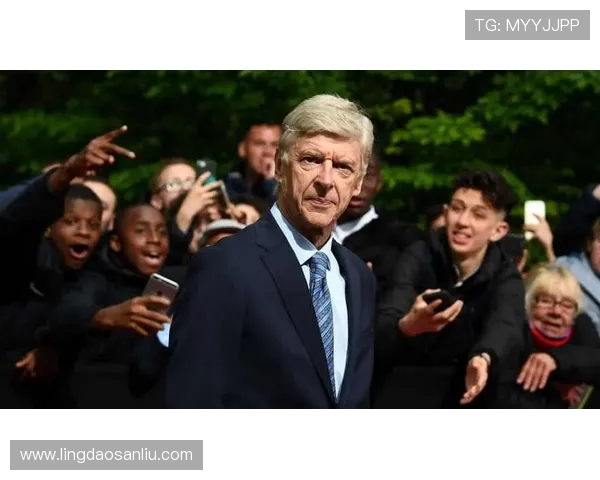 足球明星的辉煌与失误交织的故事揭秘大失误背后的心路历程与反思 足球明星的辉煌与失误交织的故事揭秘大失误背后的心路历程与反思